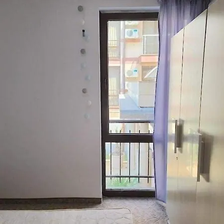 Tarsis Private Apartament Хотел *